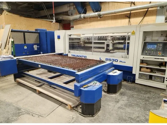 Trumpf trumatic l 2530 cnc laser-snijmachine - afbeelding 1 van  9