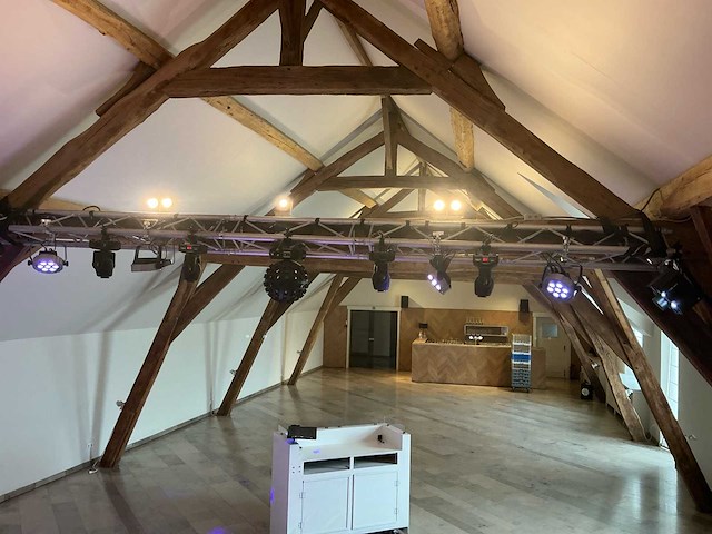 Trus brug met lichtinstallatie - afbeelding 1 van  8