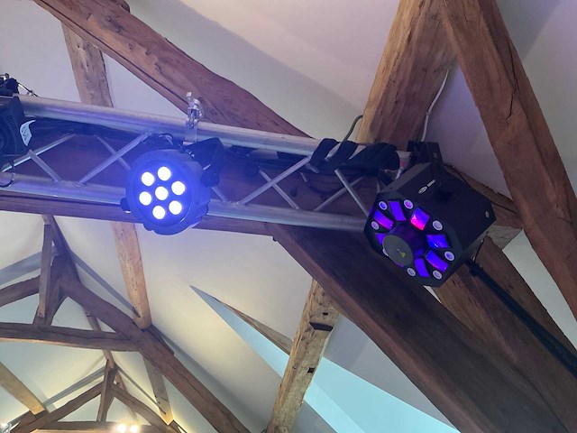 Trus brug met lichtinstallatie - afbeelding 2 van  8