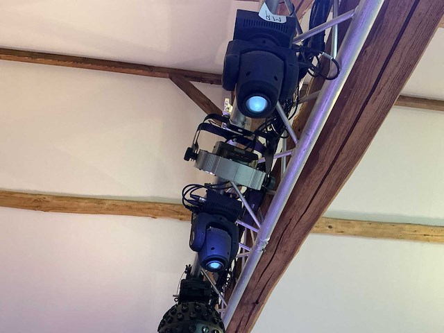 Trus brug met lichtinstallatie - afbeelding 3 van  8