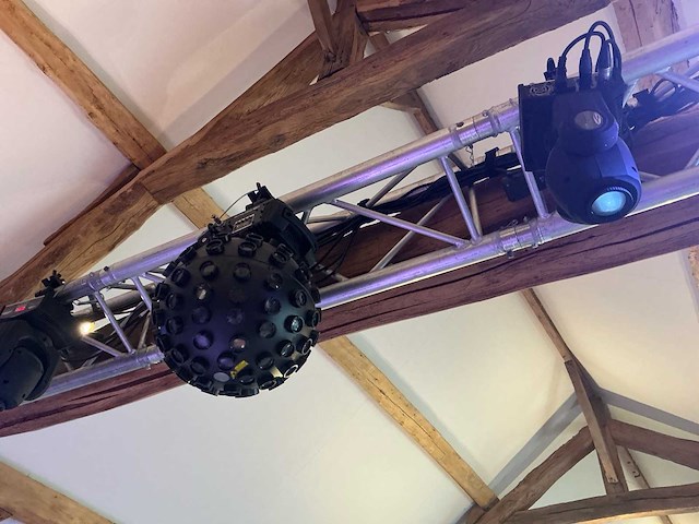 Trus brug met lichtinstallatie - afbeelding 4 van  8