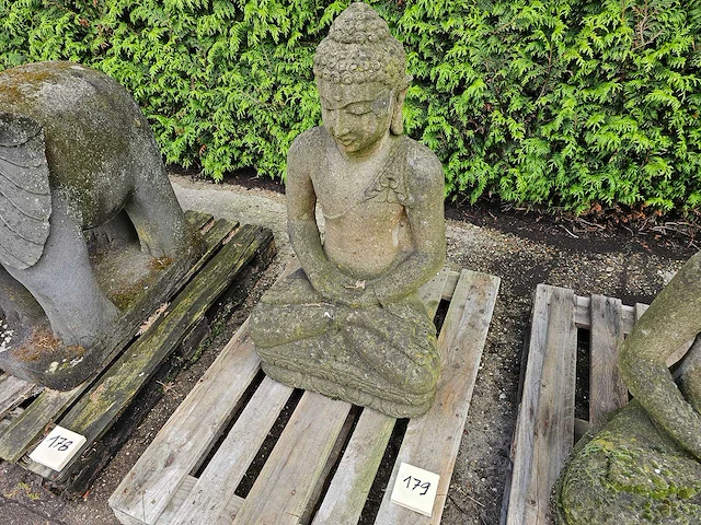 Tuinbeeld balinese buddha zittend lavasteen h100cm - afbeelding 1 van  4