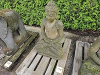 Tuinbeeld balinese buddha zittend lavasteen h100cm - afbeelding 1 van  4