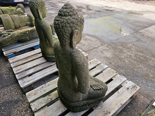 Tuinbeeld balinese buddha zittend lavasteen h100cm - afbeelding 4 van  4