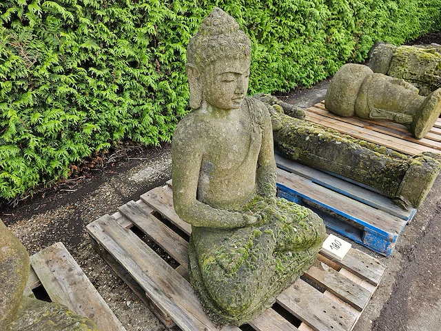 Tuinbeeld balinese buddha zittend lavasteen h100cm - afbeelding 3 van  4