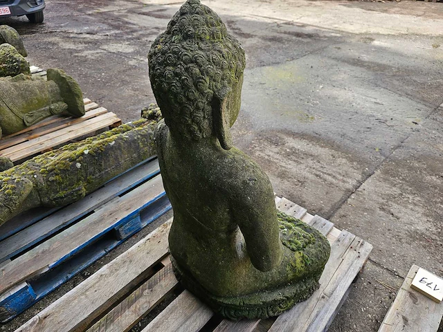 Tuinbeeld balinese buddha zittend lavasteen h100cm - afbeelding 4 van  4