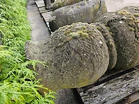 Tuinbeeld balinese vrouw met vogeldrinkschaal lavasteen - afbeelding 4 van  4