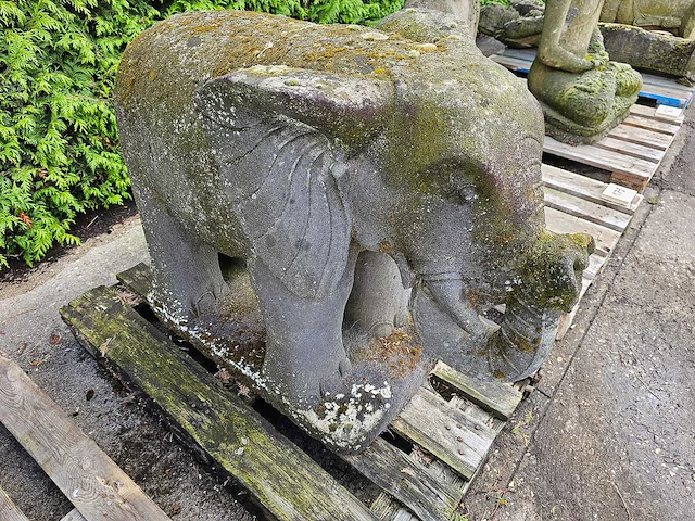 Tuinbeeld oosterse olifant god op sokkel donkergrijs h82cm - afbeelding 3 van  5