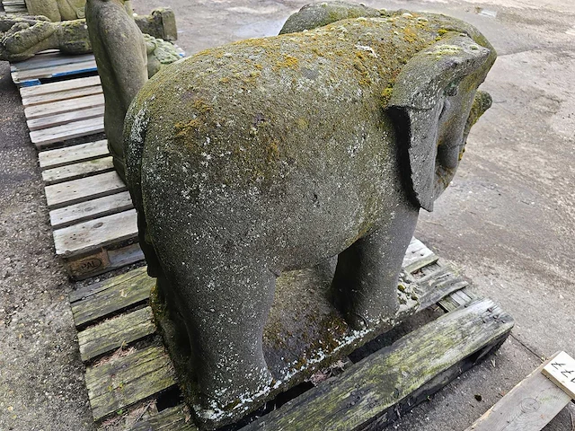 Tuinbeeld oosterse olifant god op sokkel donkergrijs h82cm - afbeelding 5 van  5