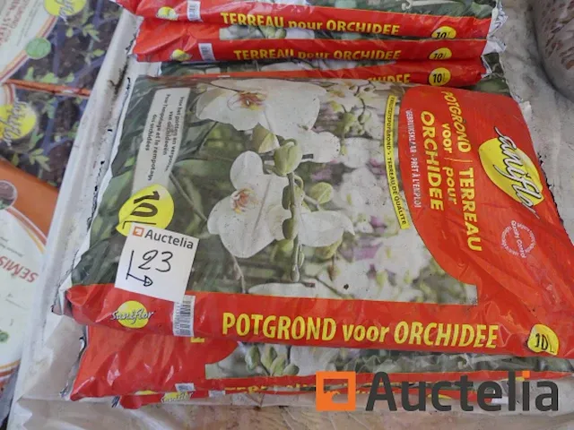 Tuinbouw turf, roze en universele meststof in,... zakken - afbeelding 1 van  8