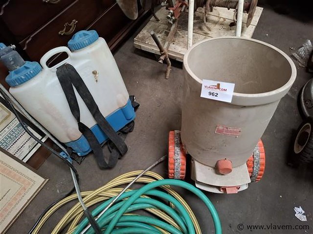 Tuinmateriaal - afbeelding 2 van  2