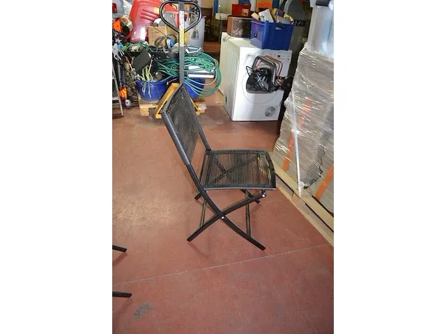 Tuinset zwart bestaande uit 2 ronde plooitafeltjes, 8 plooistoelen - afbeelding 6 van  7