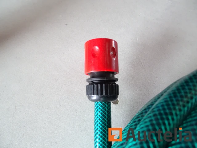 Tuinslang met zijn multi-straalpistool - afbeelding 2 van  6