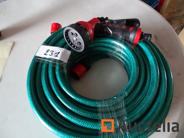 Tuinslang met zijn multi-straalpistool - afbeelding 3 van  6