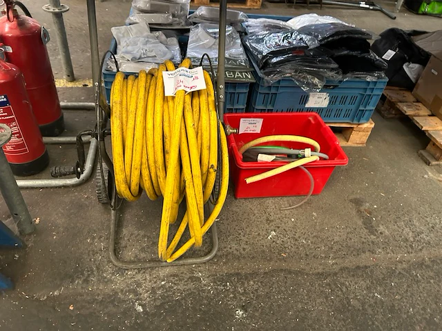 Tuinslang op haspel - afbeelding 1 van  4