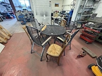 Tuintafel met diverse stoelen - afbeelding 1 van  5