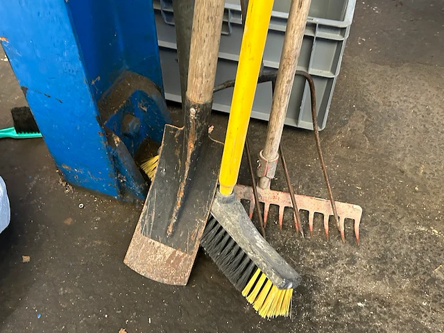 Tuinwerkmateriaal - afbeelding 1 van  2