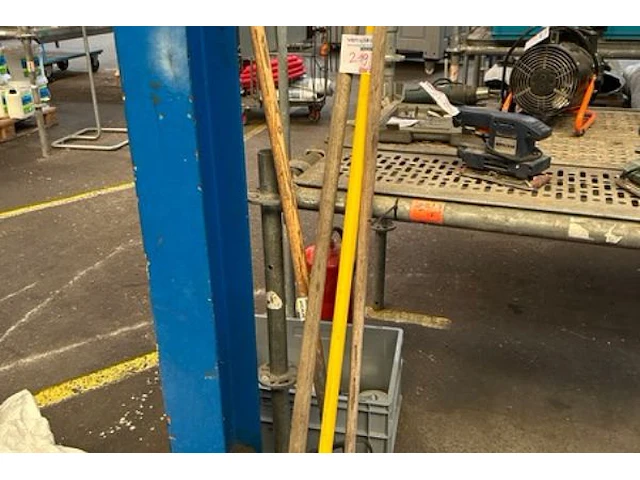 Tuinwerkmateriaal - afbeelding 2 van  2