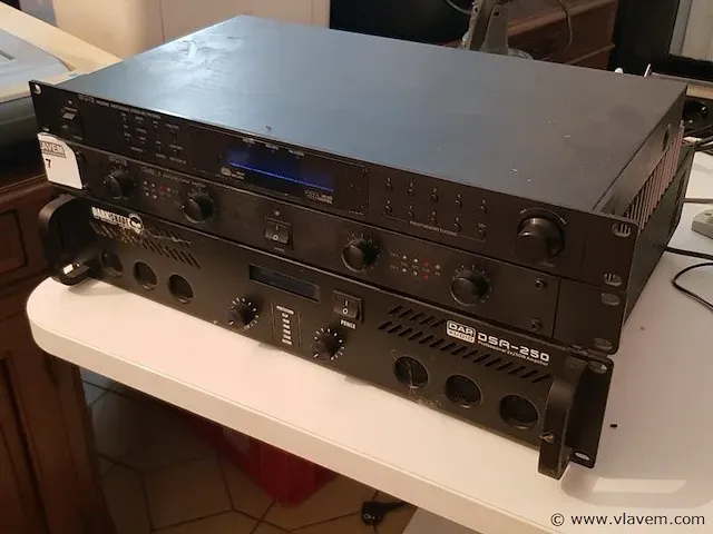 Tuner/versterkers - afbeelding 1 van  4