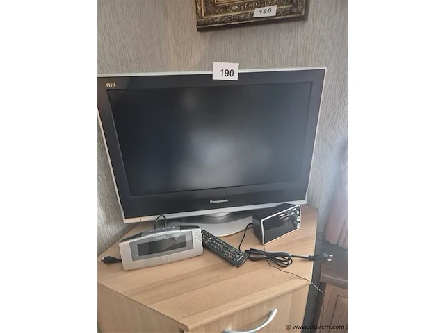 Tv en 2 klokradio's - afbeelding 1 van  3