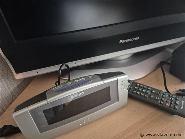 Tv en 2 klokradio's - afbeelding 2 van  3