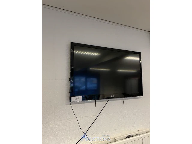 Tv met muurbeugel - afbeelding 1 van  2