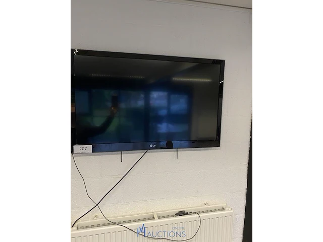 Tv met muurbeugel - afbeelding 2 van  2