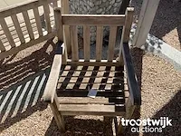 Twee armchairs en een tafeltje - afbeelding 2 van  2