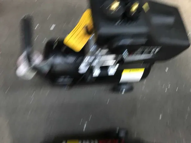Twee luchtcompressoren retour zending - afbeelding 8 van  8