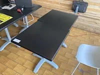 Twee metalen tafels voorzien van formica bovenblad - afbeelding 3 van  3