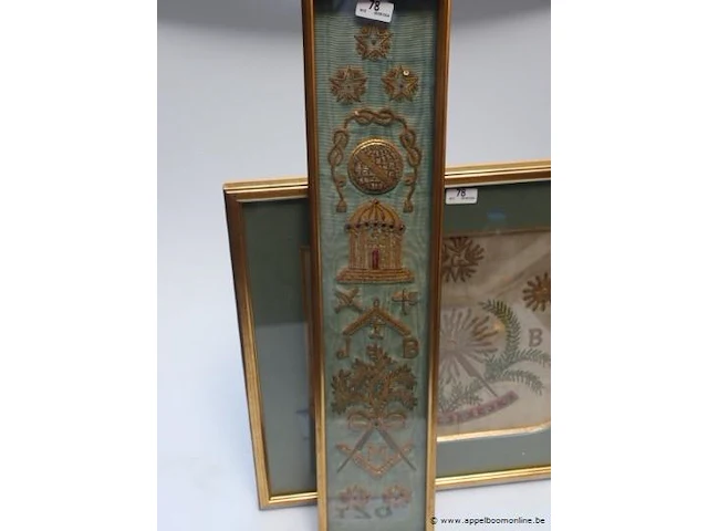 Twee oude vrijmetselaarsborduursels. ingelijst. 57x12 cm en 39x44 cm. - afbeelding 3 van  3