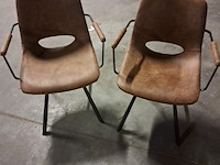 Twee stoelen - afbeelding 1 van  4