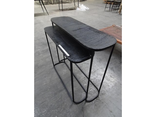 Tweedelige set metalen wandmeubel - afbeelding 1 van  2