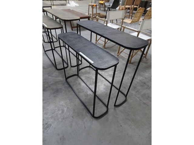 Tweedelige set metalen wandmeubel - afbeelding 1 van  2