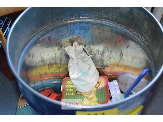 Tweety metalen afvalemmertje met inhoud - afbeelding 3 van  3