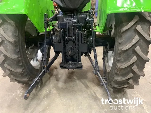 Tweewielaangedreven landbouwtractor - afbeelding 2 van  13