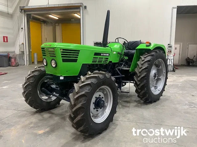 Tweewielaangedreven landbouwtractor - afbeelding 1 van  13