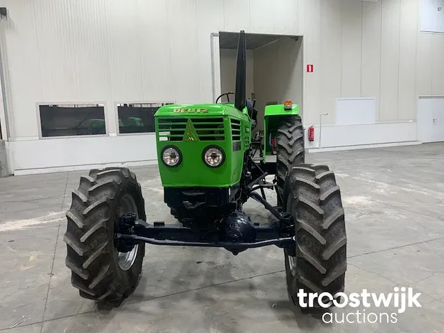 Tweewielaangedreven landbouwtractor - afbeelding 6 van  13