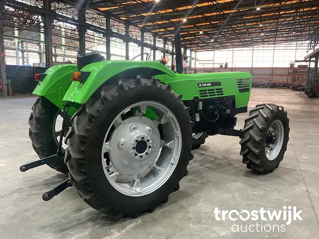 Tweewielaangedreven landbouwtractor - afbeelding 9 van  13