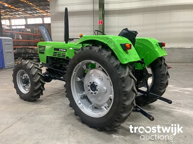 Tweewielaangedreven landbouwtractor - afbeelding 11 van  13
