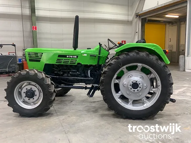Tweewielaangedreven landbouwtractor - afbeelding 12 van  13