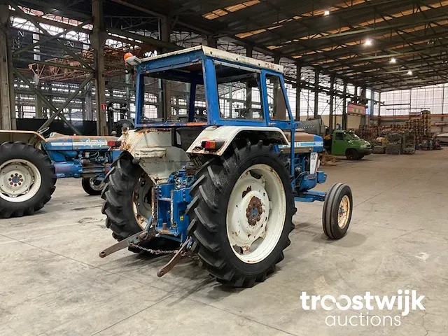 Tweewielaangedreven landbouwtractor - afbeelding 4 van  10