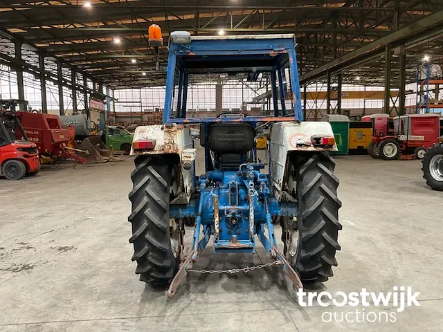 Tweewielaangedreven landbouwtractor - afbeelding 6 van  10