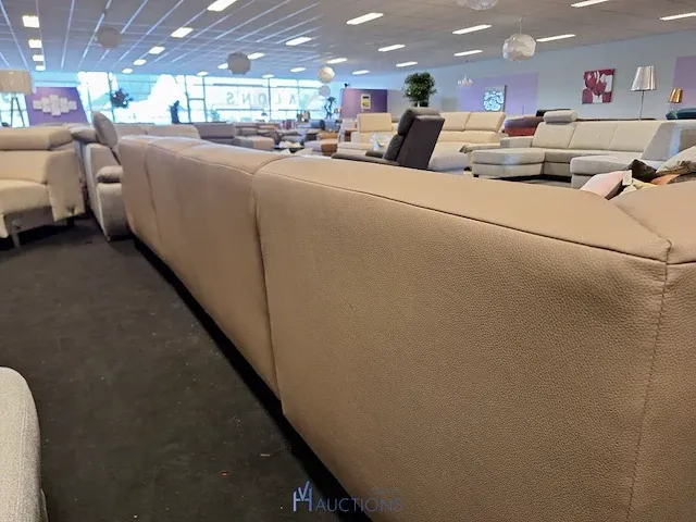 U salon - afbeelding 3 van  3