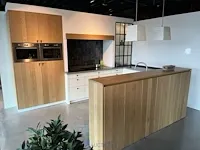 U-vormige houten keuken - afbeelding 1 van  28