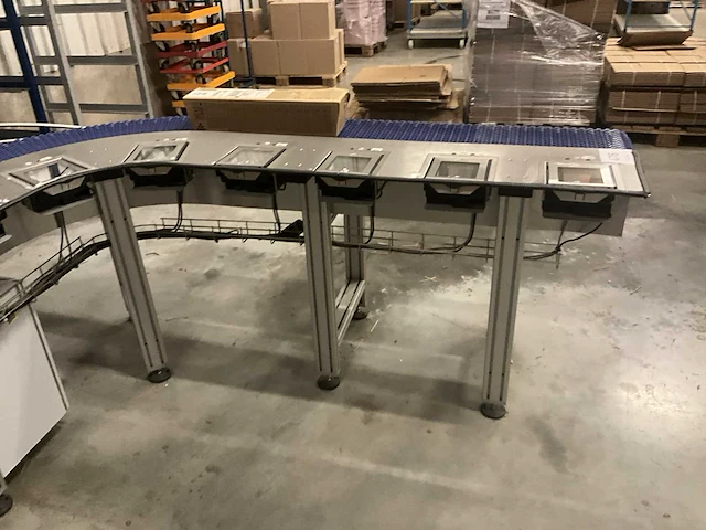 U-vormige transportband met 14 scanpunten - afbeelding 17 van  18
