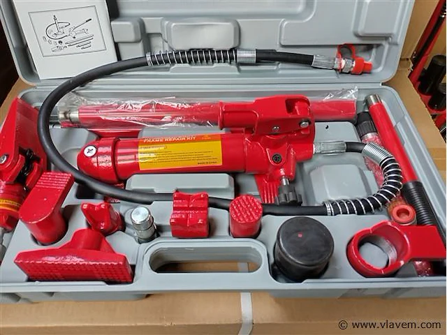 Uitdeukset 4 ton - afbeelding 1 van  4
