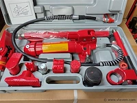 Uitdeukset 4 ton - afbeelding 1 van  4