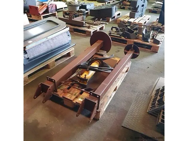 Uitdeukset aalton + hydraulische pers - afbeelding 1 van  5