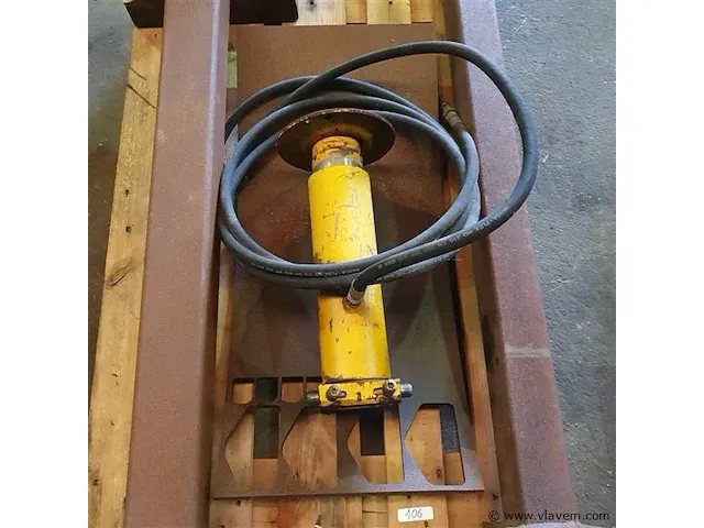 Uitdeukset aalton + hydraulische pers - afbeelding 3 van  5